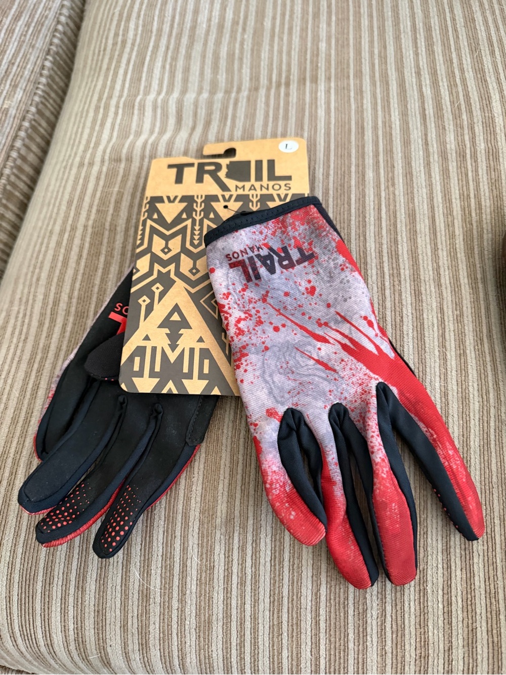TRAIL Manos Red & Black Full-Finger MTB Gloves men’s medium or women’s large.